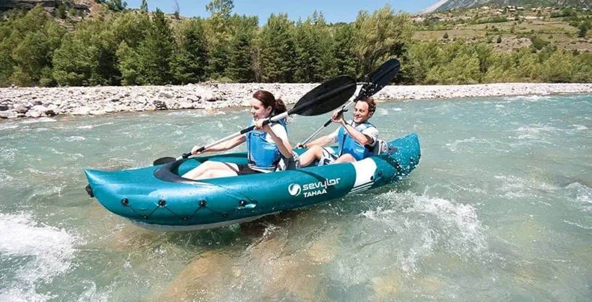 Kajak na napuhavanje za dvije osobe sa veslima