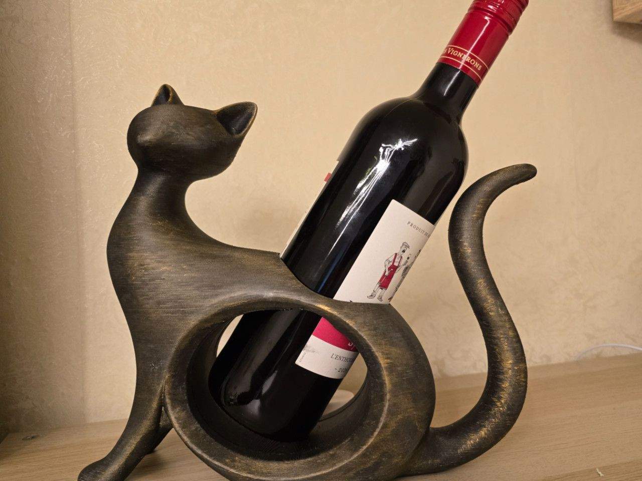 Elegantni Stalak Za Vino u Obliku Macke/Dekoracija Za Bar