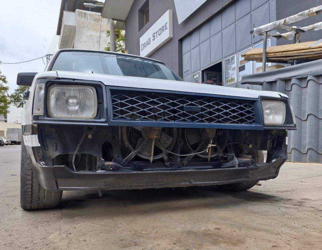 Toyota Starlet KP60 1984 Rešetka Prednje Maske
