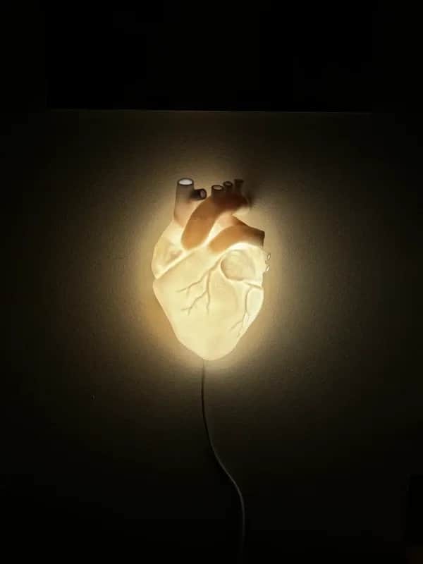 Lampa u Obliku Srca - Jedinstven Zidni Dekor