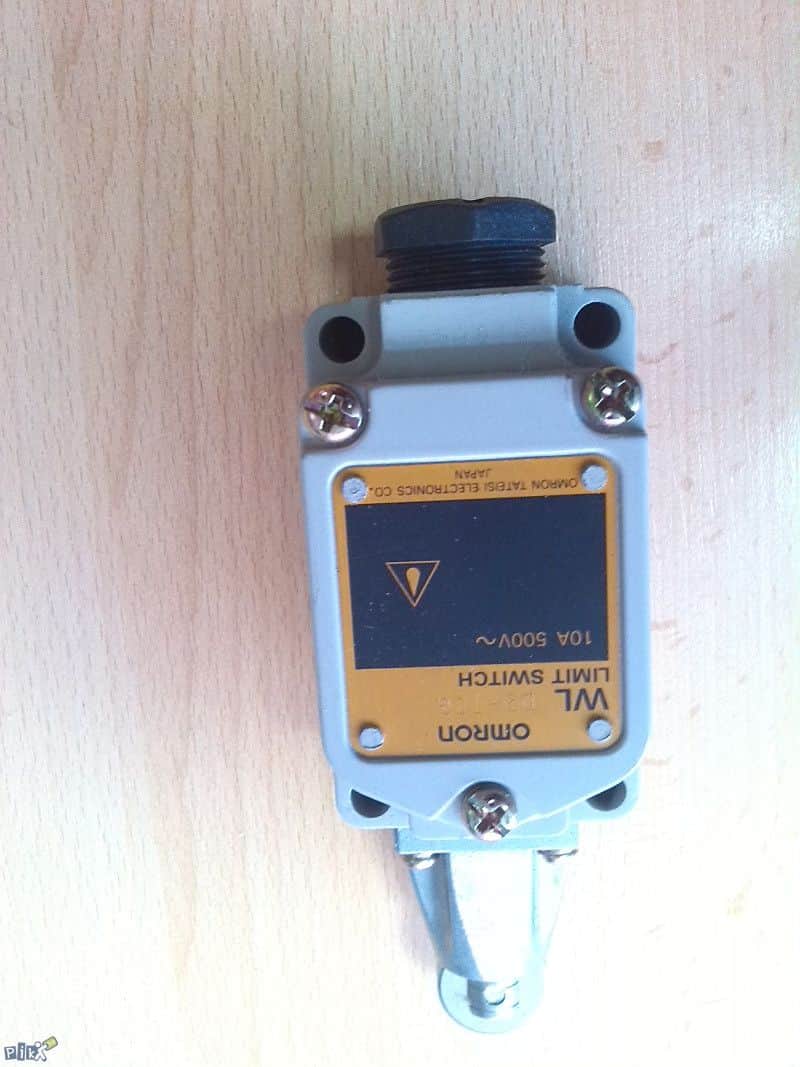 Industrijski mikroprekidači OMRON, 500V 10A