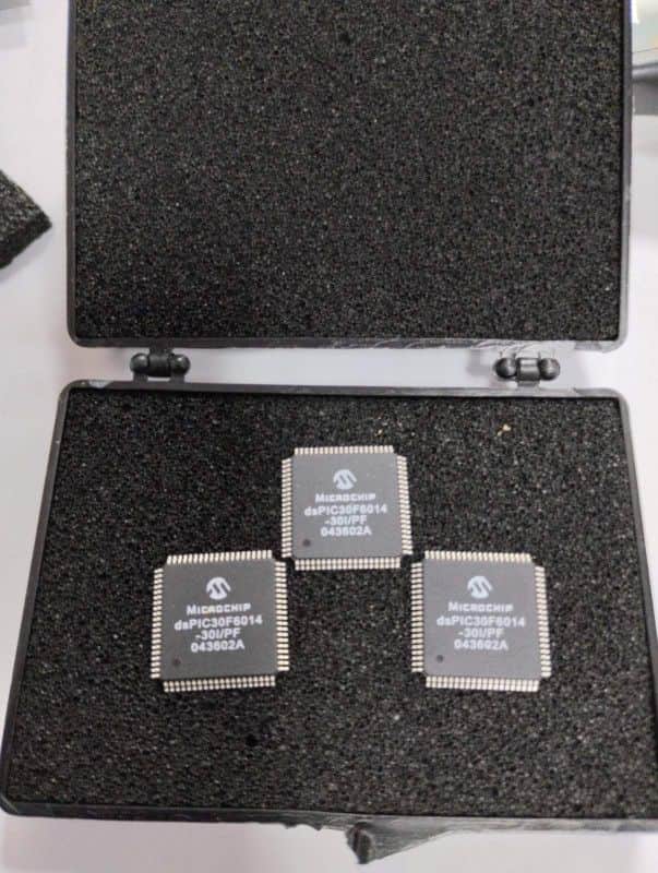 DIG.SIGNALNI PROCESOR I KONTROLER dsPIC30F6014-30I/PF