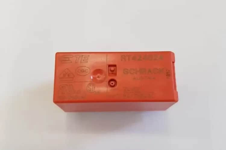 DPDT RELEJI RT424-24 24V/8A