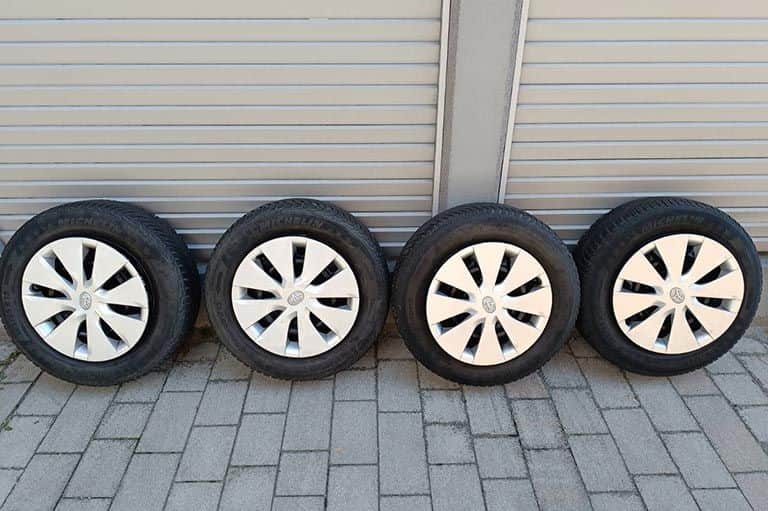 Čelične felge za Toyotu Corollu Sedan sa Mišelin gumama 15-ke i ratkapne orginal