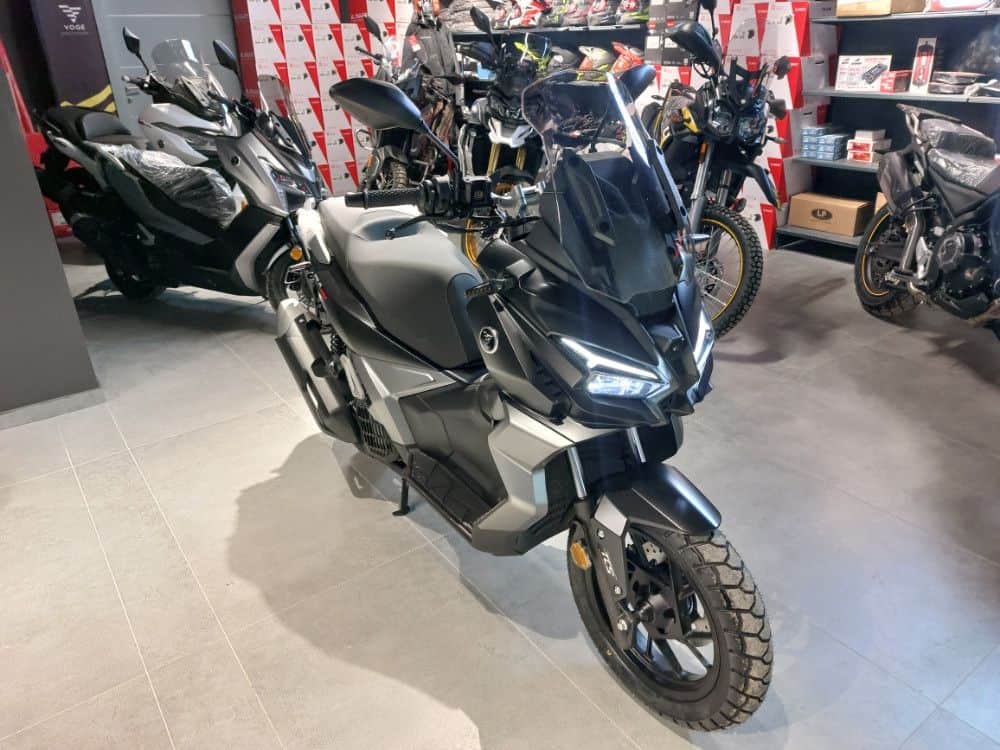 VOGE SR1 ADV 125 SKUTER MOTOR Piaggio Yamaha