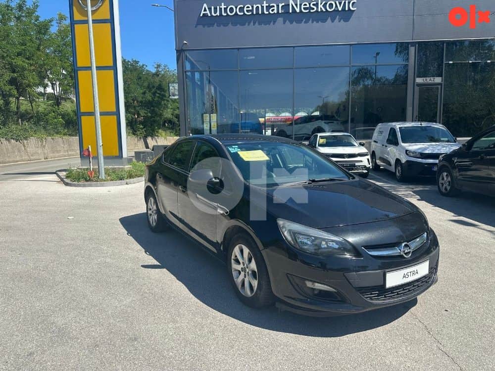 Opel Astra J Notchback 1.6 Benzin 110KS *2015*