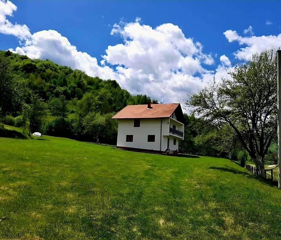Kuća s imanjem 2400m2