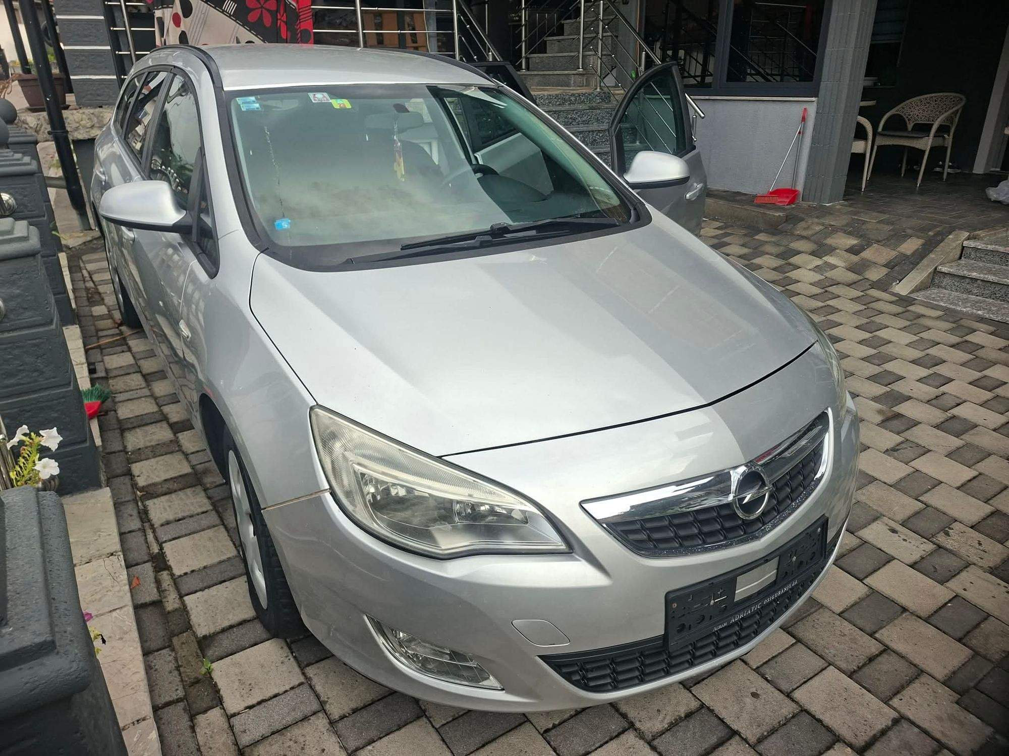 OPEL ASTRA 1.7 dizel 2011 god odjavljena uredno