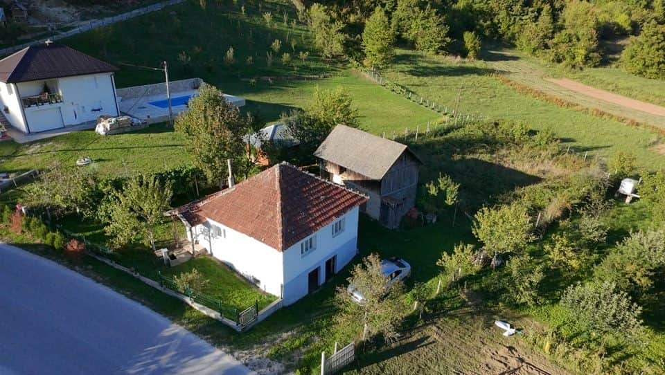 Kuća 60 m2 sa zemljištem 325 m2 i pomoćnim objektom, Lepenica
