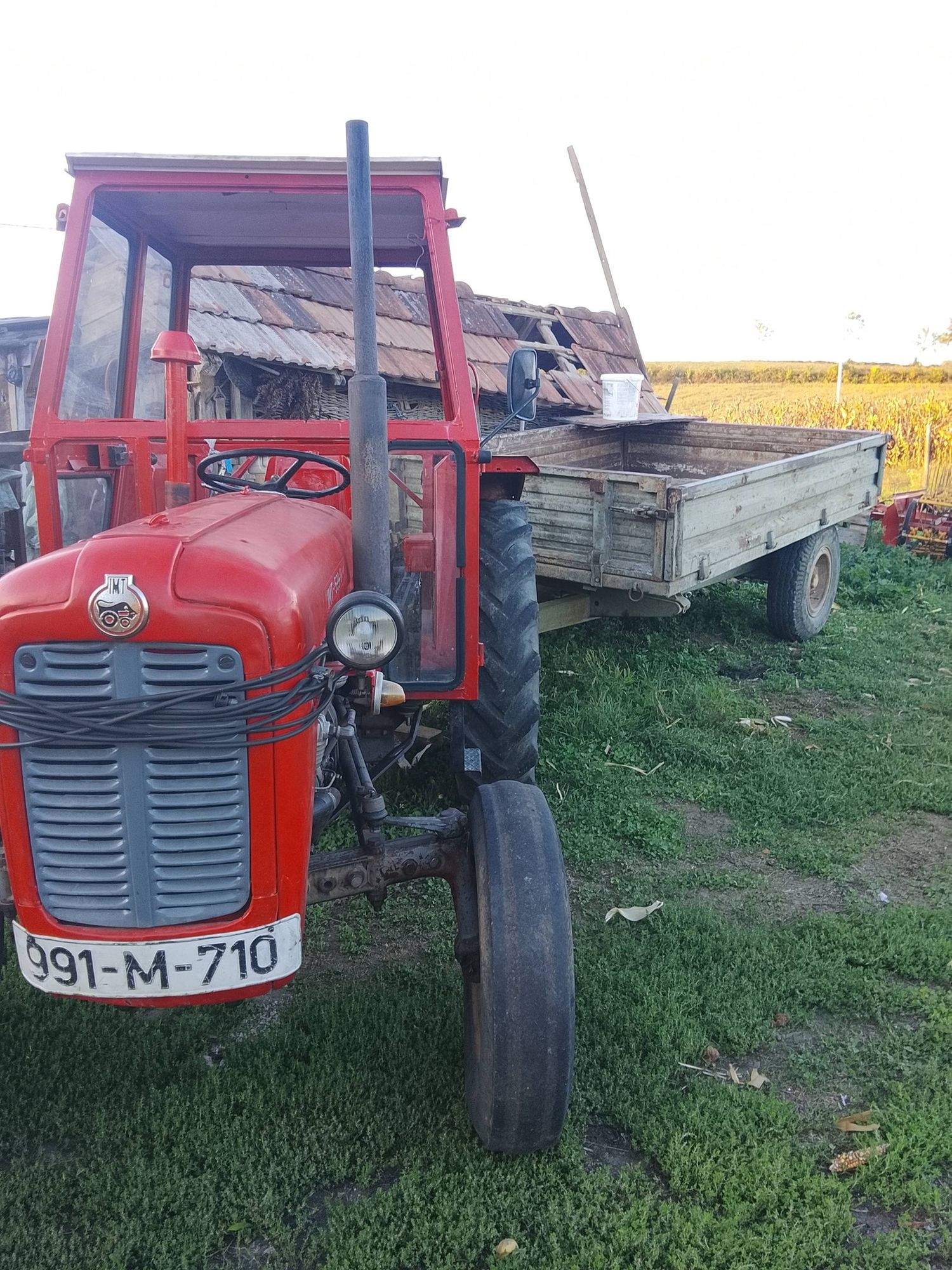 Traktor Ferguson 539 i prikolica