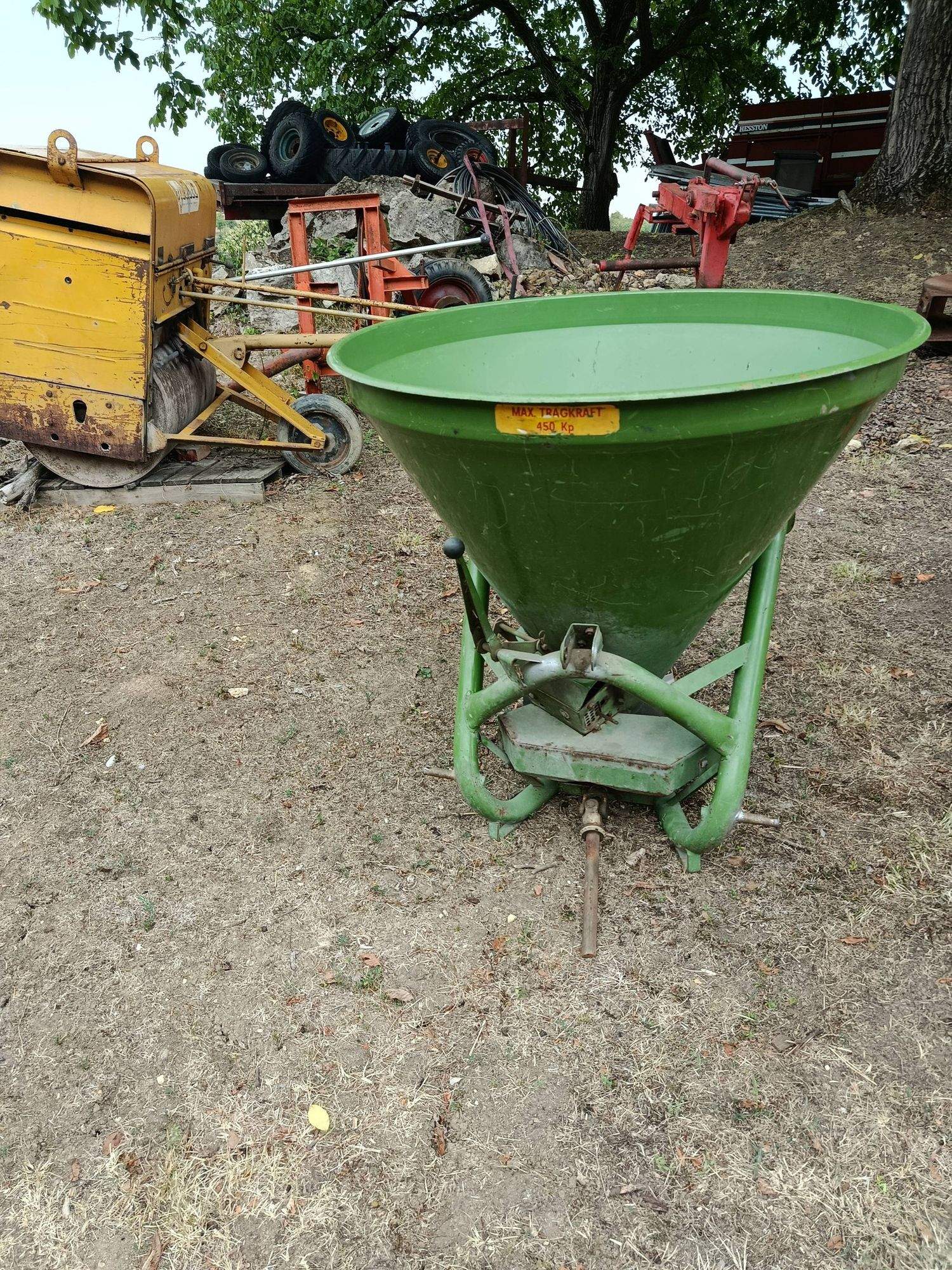 Rasipač za gnojivo Amazone 450 kg
