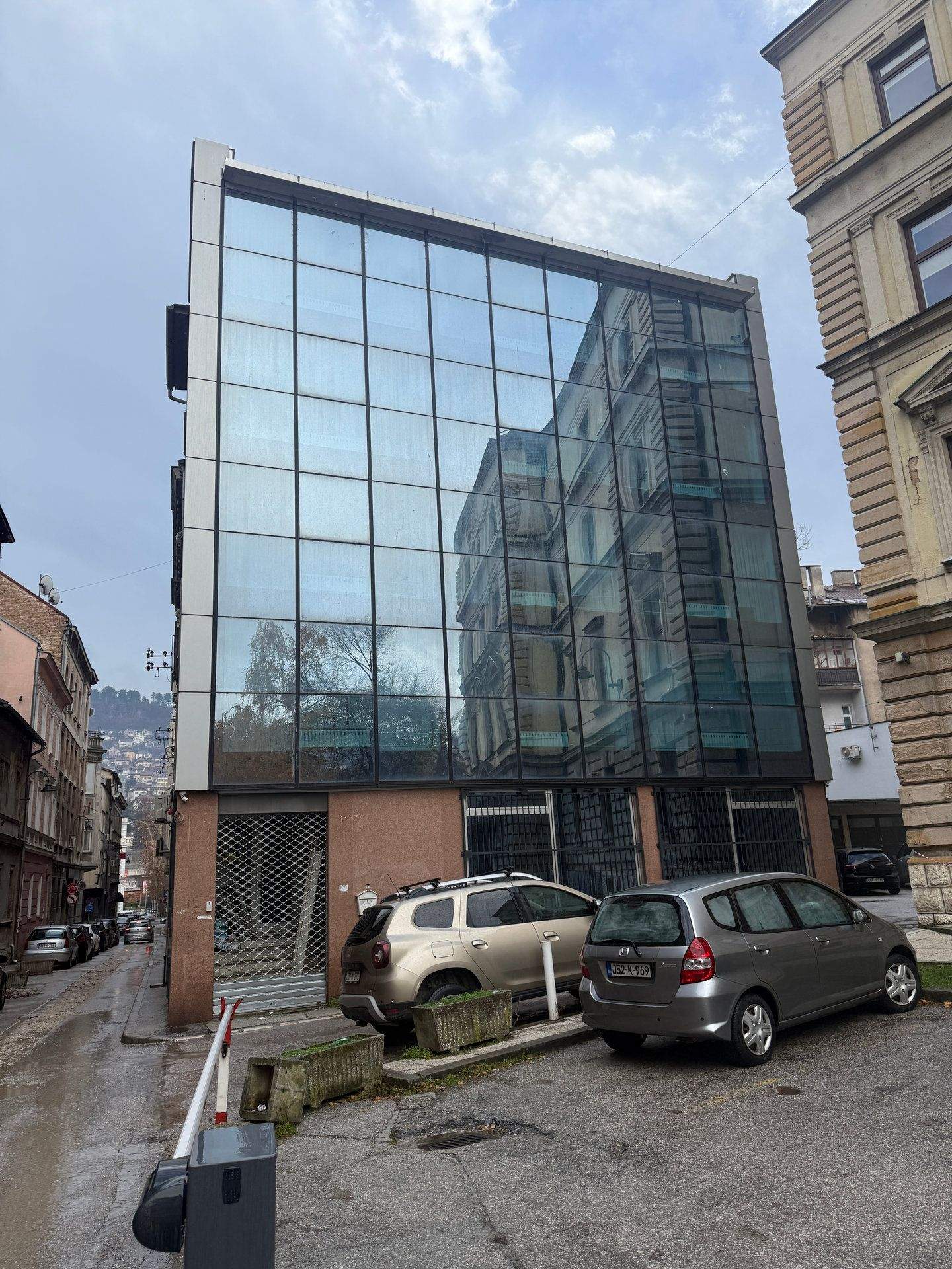 Vrazova - 600m2 - Poslovna zgrada