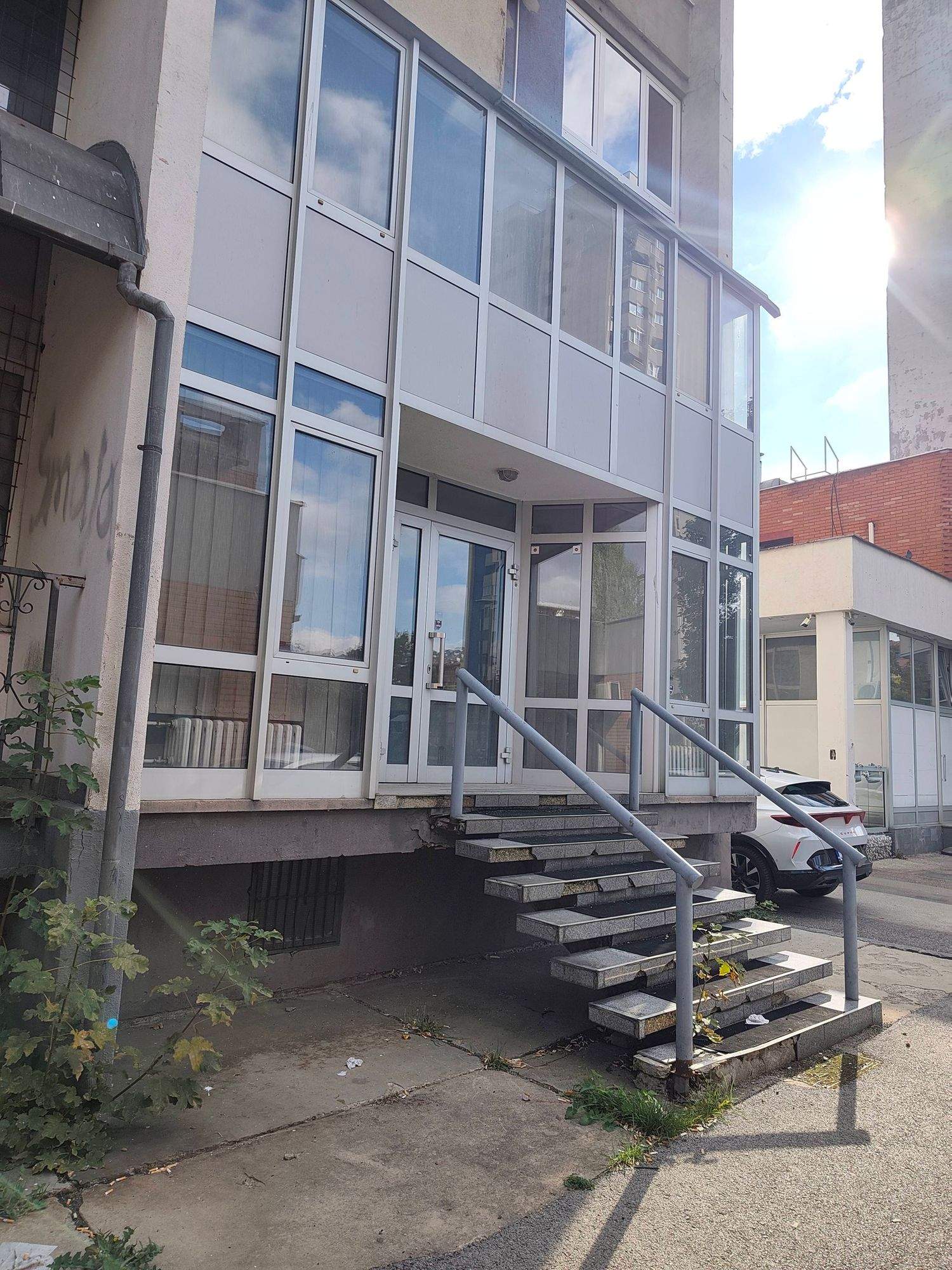 Poslovni prostor 45 m², Hrasno, Trg heroja, galerija, centralno grijanje