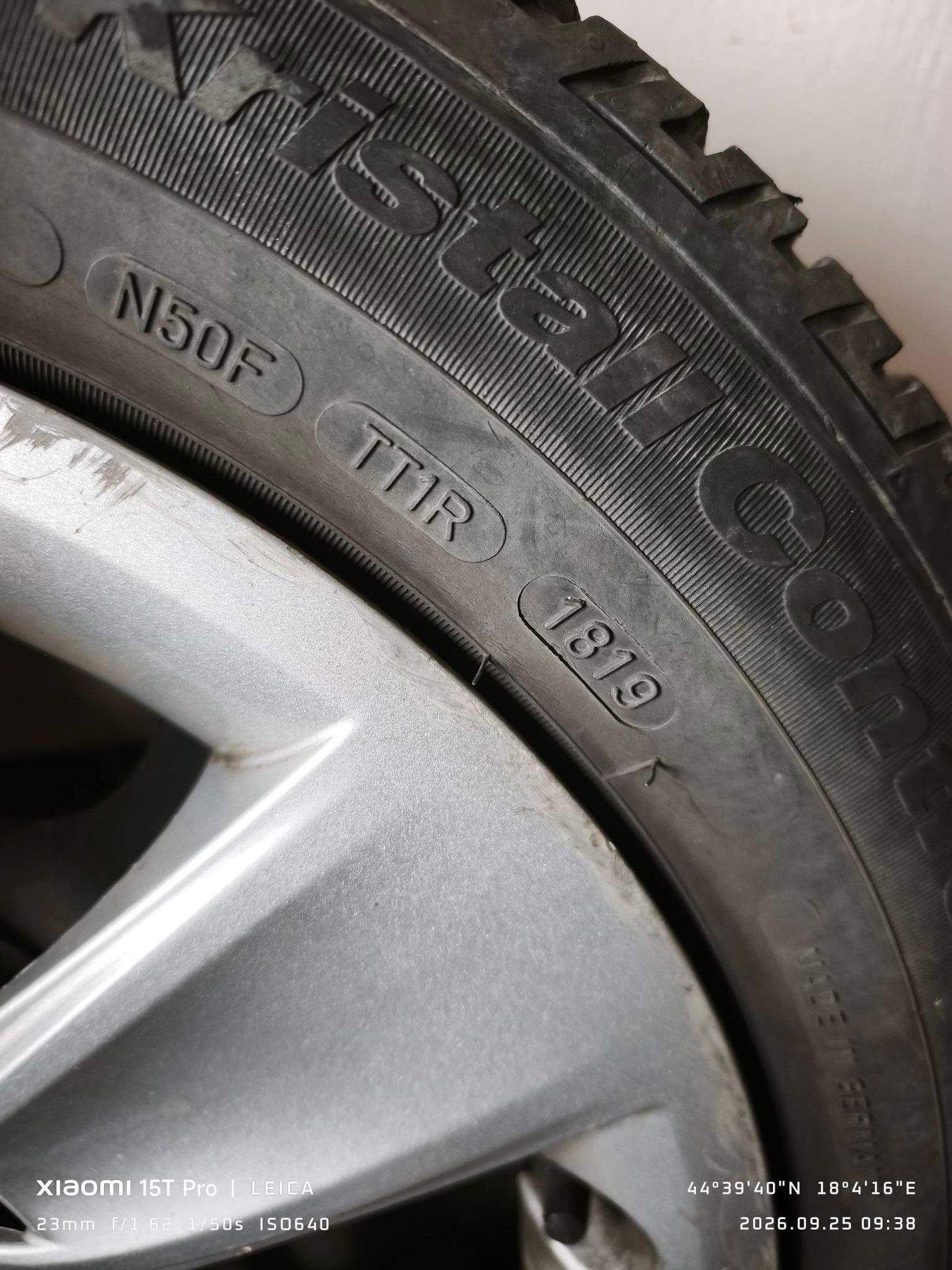 Gume i felge sa ratkapama za BMW, DOT 2019
