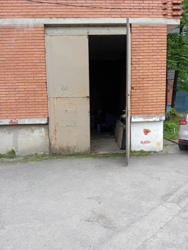 Prodaja garaže Prijedor - 30 m² funkcionalan prostor, povoljna cijena
