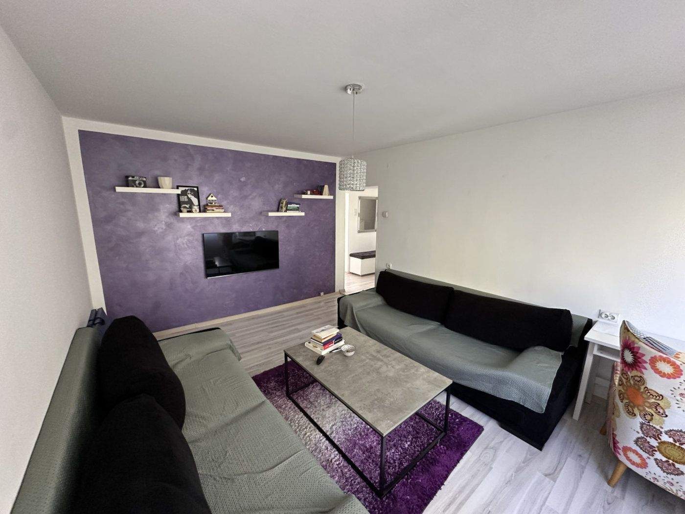 Trosoban stan 68 m², Centar Banja Luka, Cara Dušana, renoviran i namješten