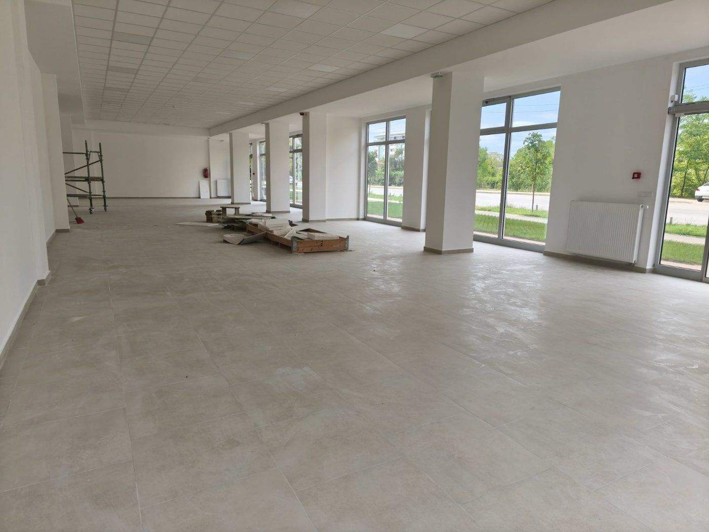 Višenamjenski poslovni prostor 300m2 kružni tok Rebrovac