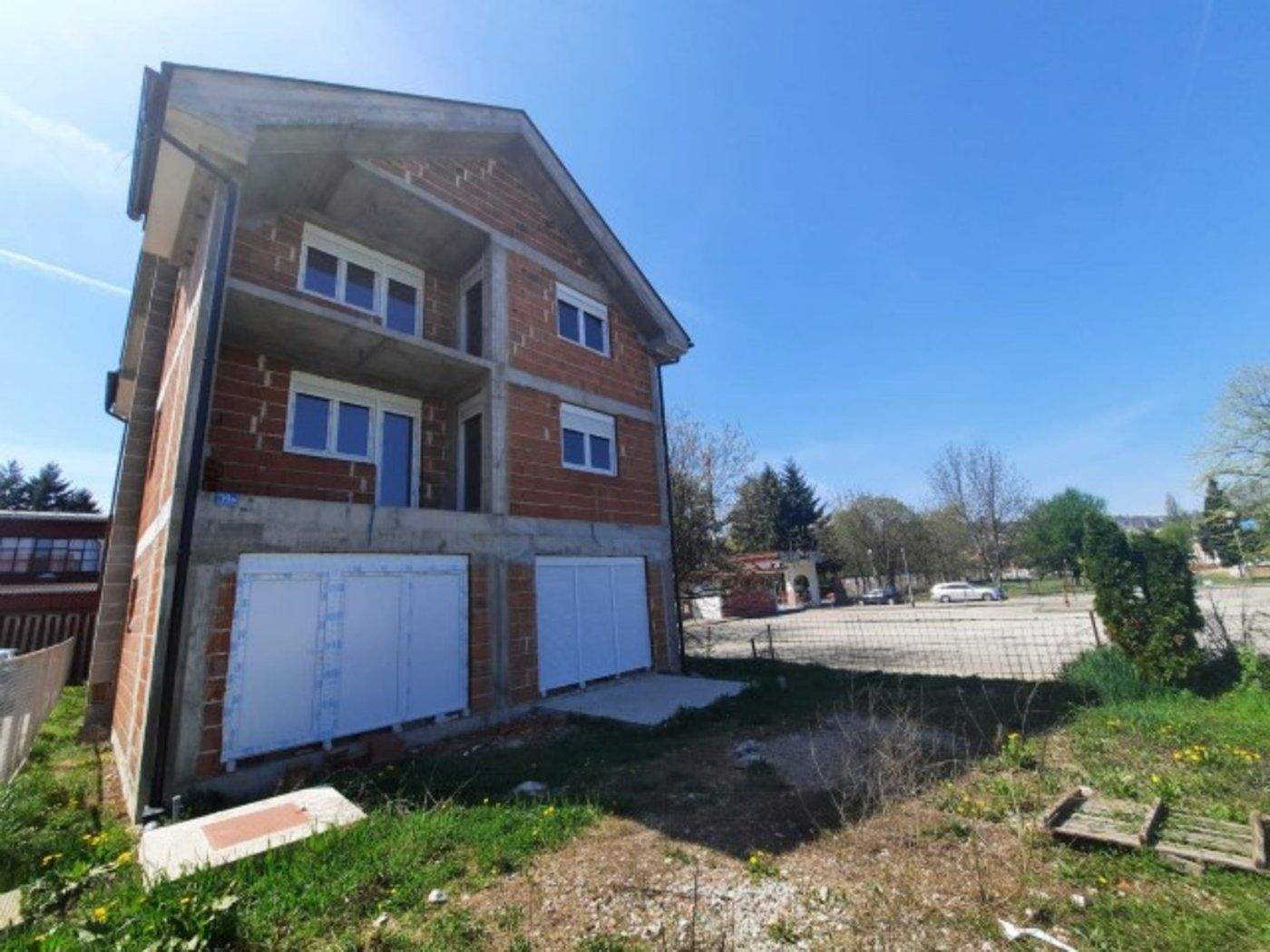 Na prodaju kuća u naselju Mejdan, Banja Luka – 310 m²