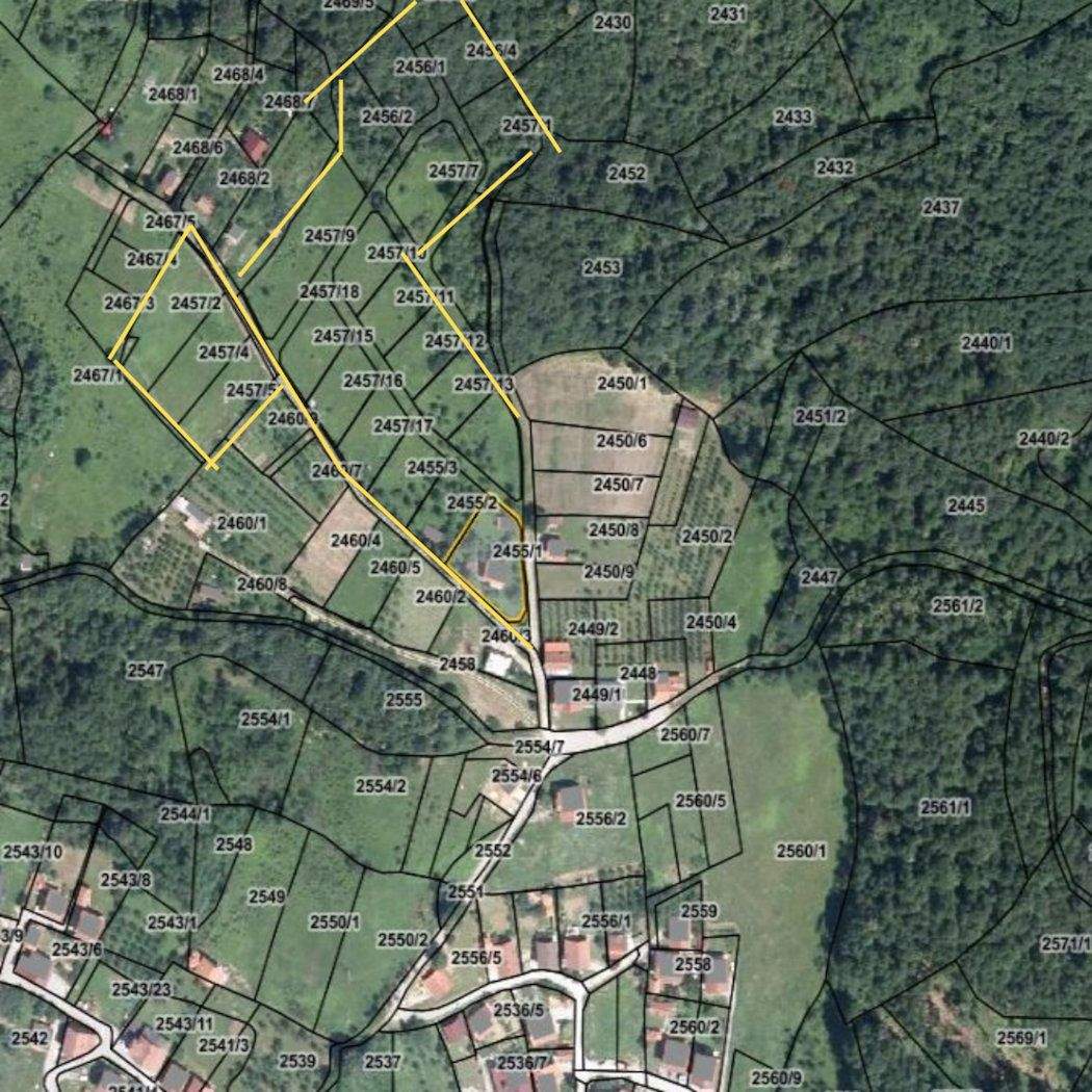 Na prodaju placevi i parcela sa šumom u naselju Saračica