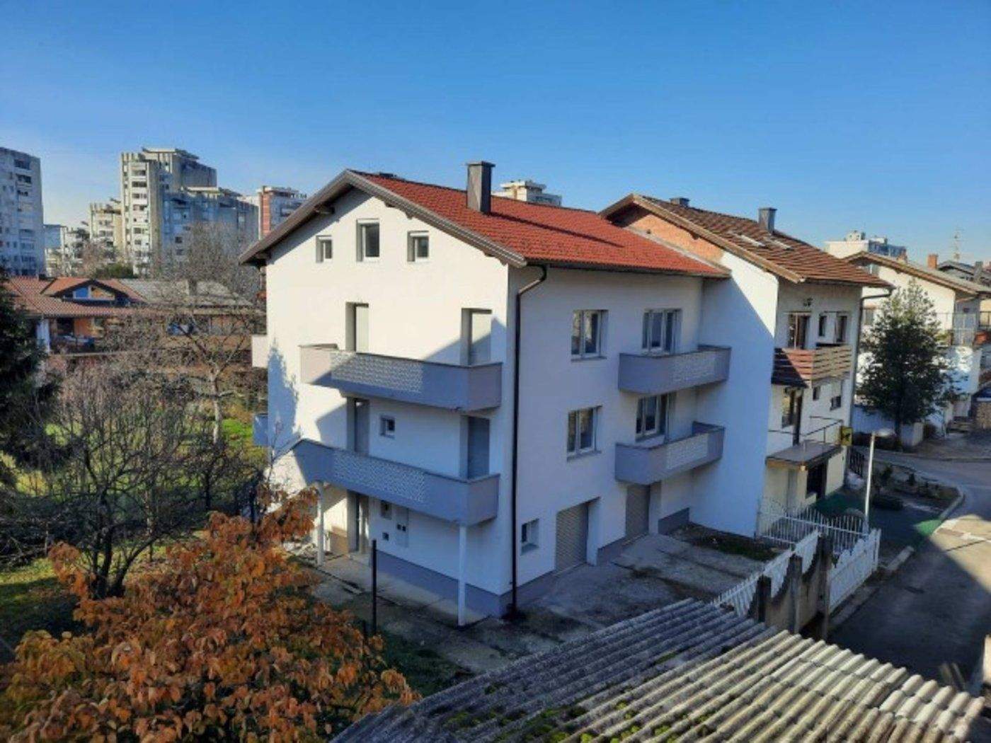 PRODAJA: Prostrana kuća na četiri etaže-BORIK