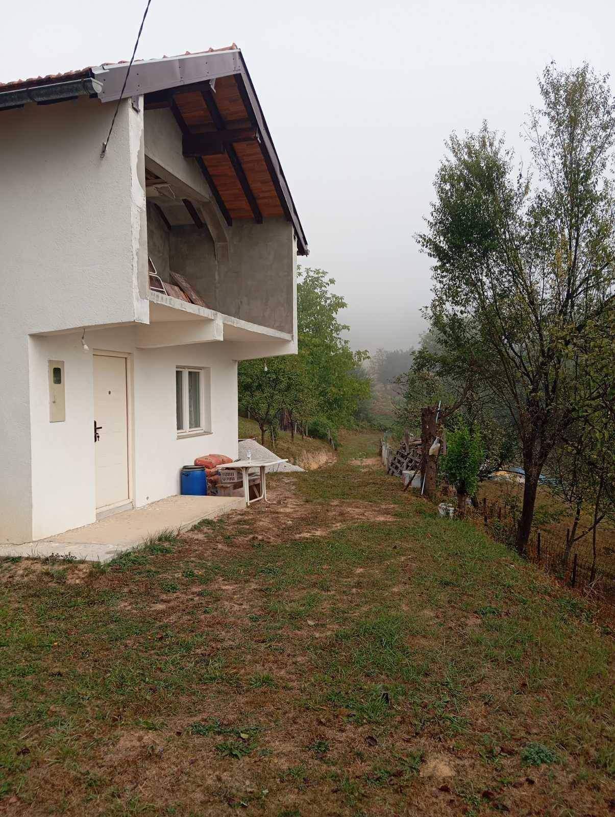 Vikendica u Rakovici, zemljište 1000 m²
