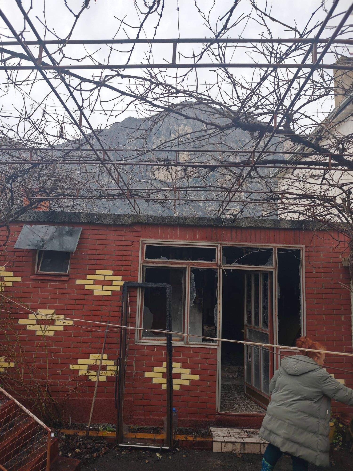 Kuća na obali Neretve, Mostar Luka, 88 m² stambenog prostora