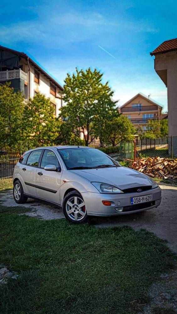 Ford Focus 1.6 benzin 74kw 2001