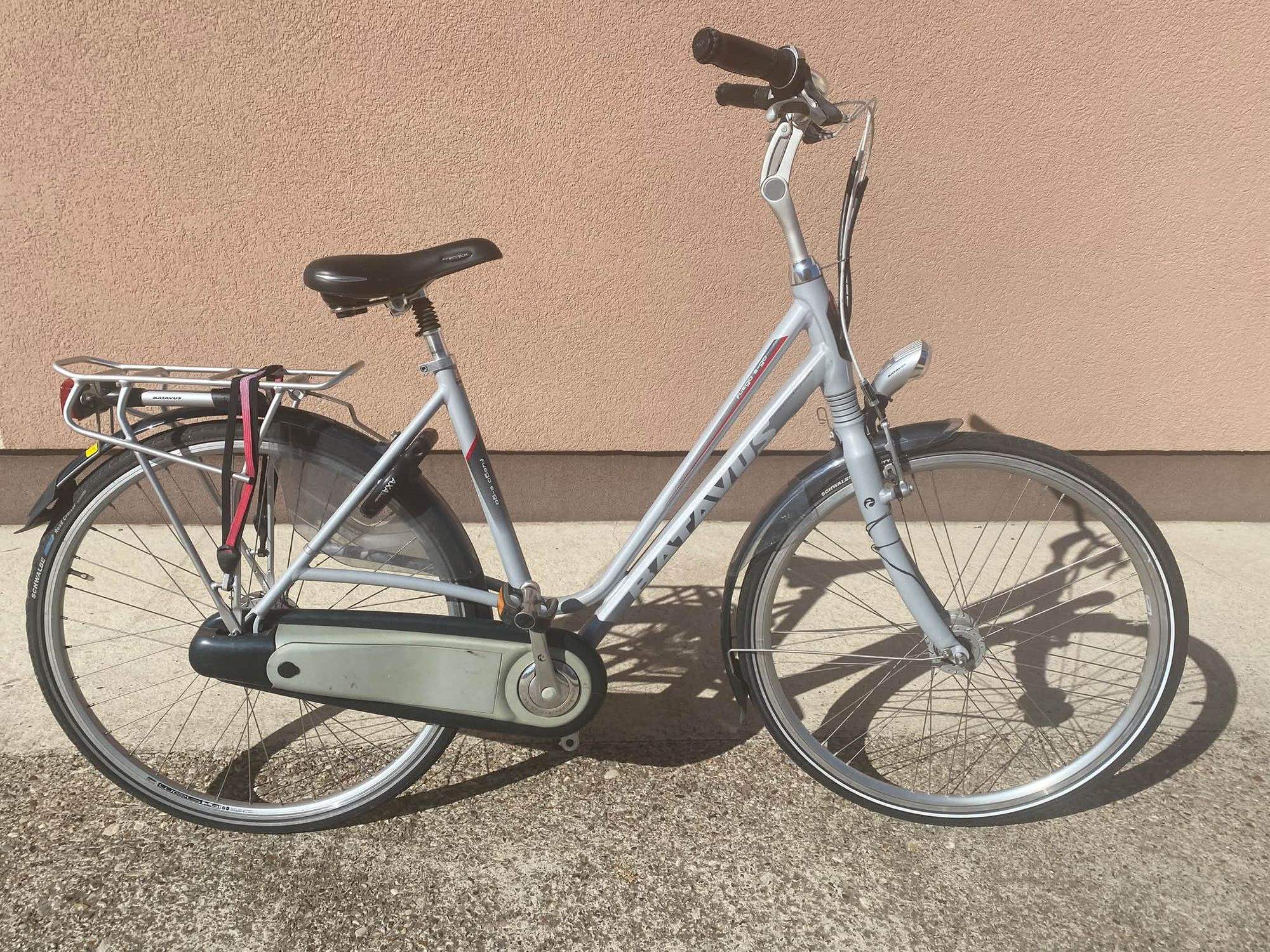Bicikl 28 alu ramovi i točkovi, LED svjetla, Nexus Shimano 8 brzina