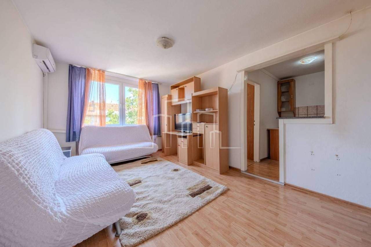Stan 33 m² na trećem spratu, Novi Grad