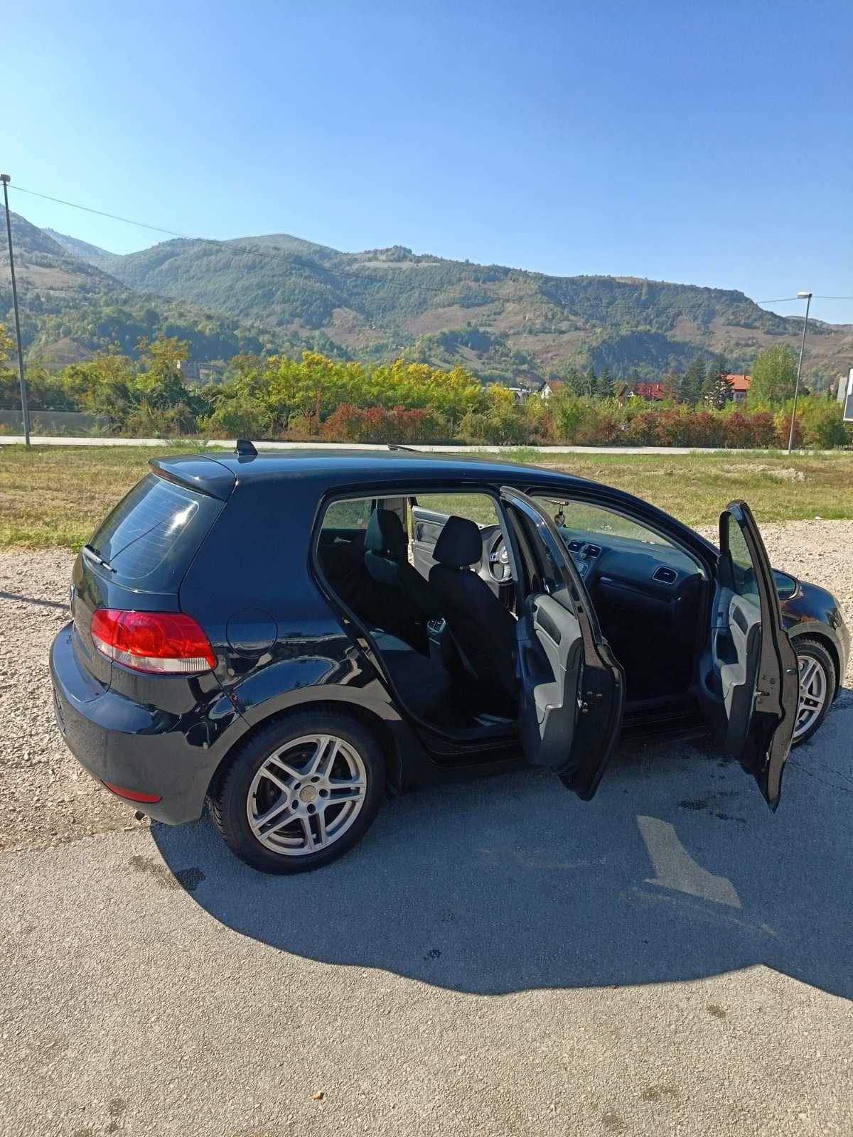 VW Golf 6 dizel, metalik crni, registrovan do aprila