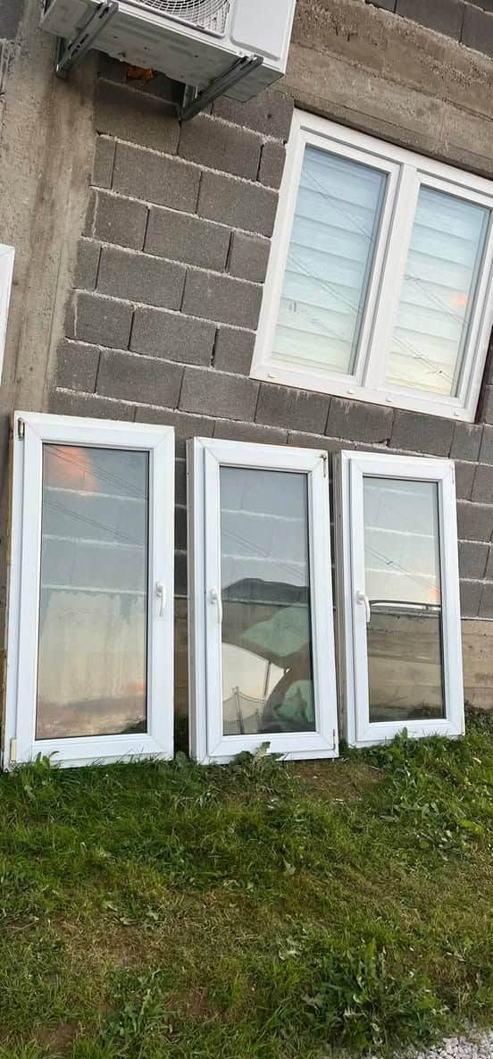 PVC prozori Extra, stanje kao novo, 3 prozora 70x140 cm