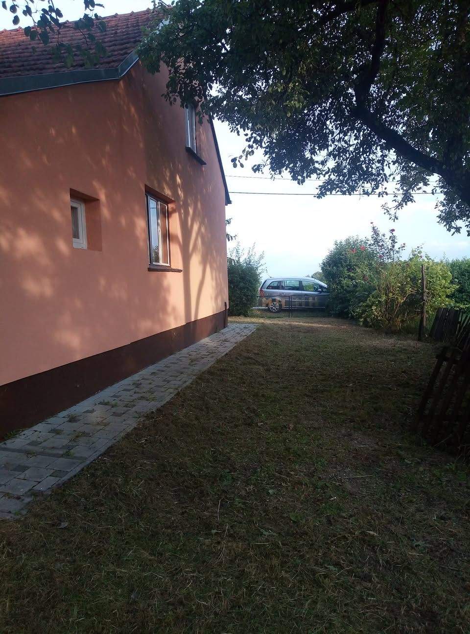 Seosko domaćinstvo: kuća 70 m², njiva, voćnjak i šuma, Prijedor