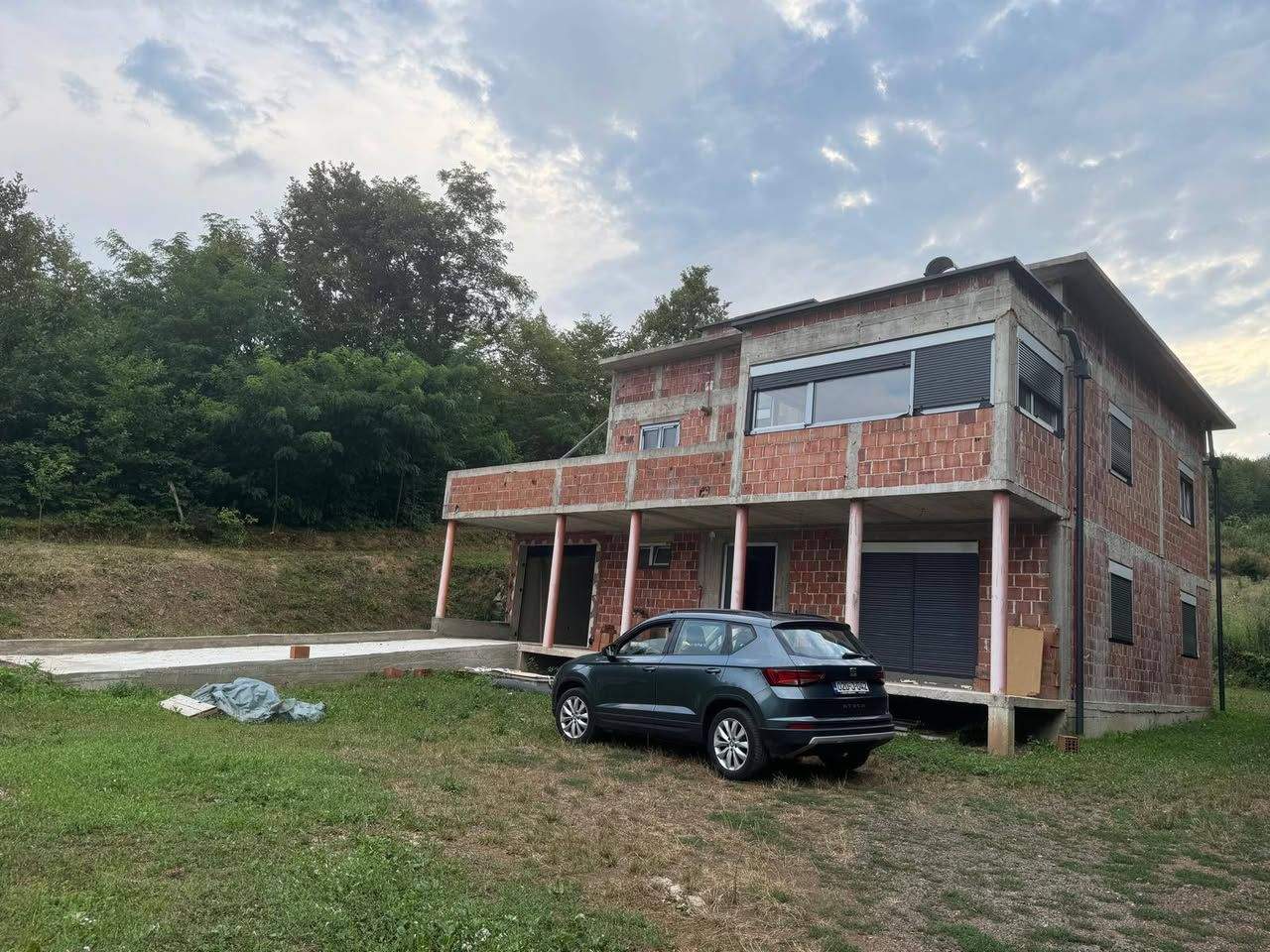 Moderna kuća u završnoj fazi gradnje, Zavidovići, Biačić, plac 1.000 m²