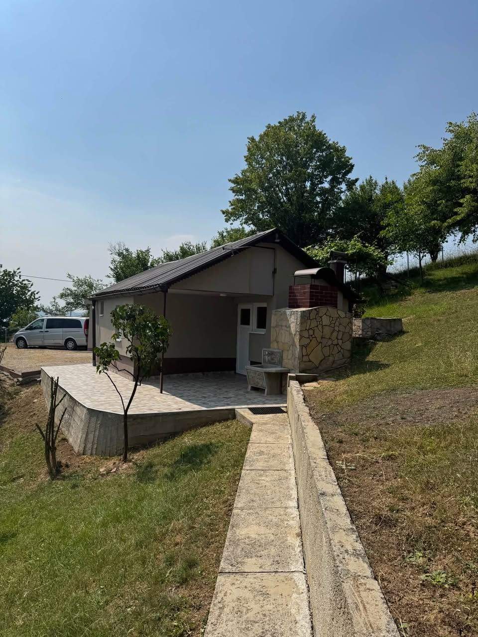 Vikendica 25 m² na parceli 4.000 m², Karaula