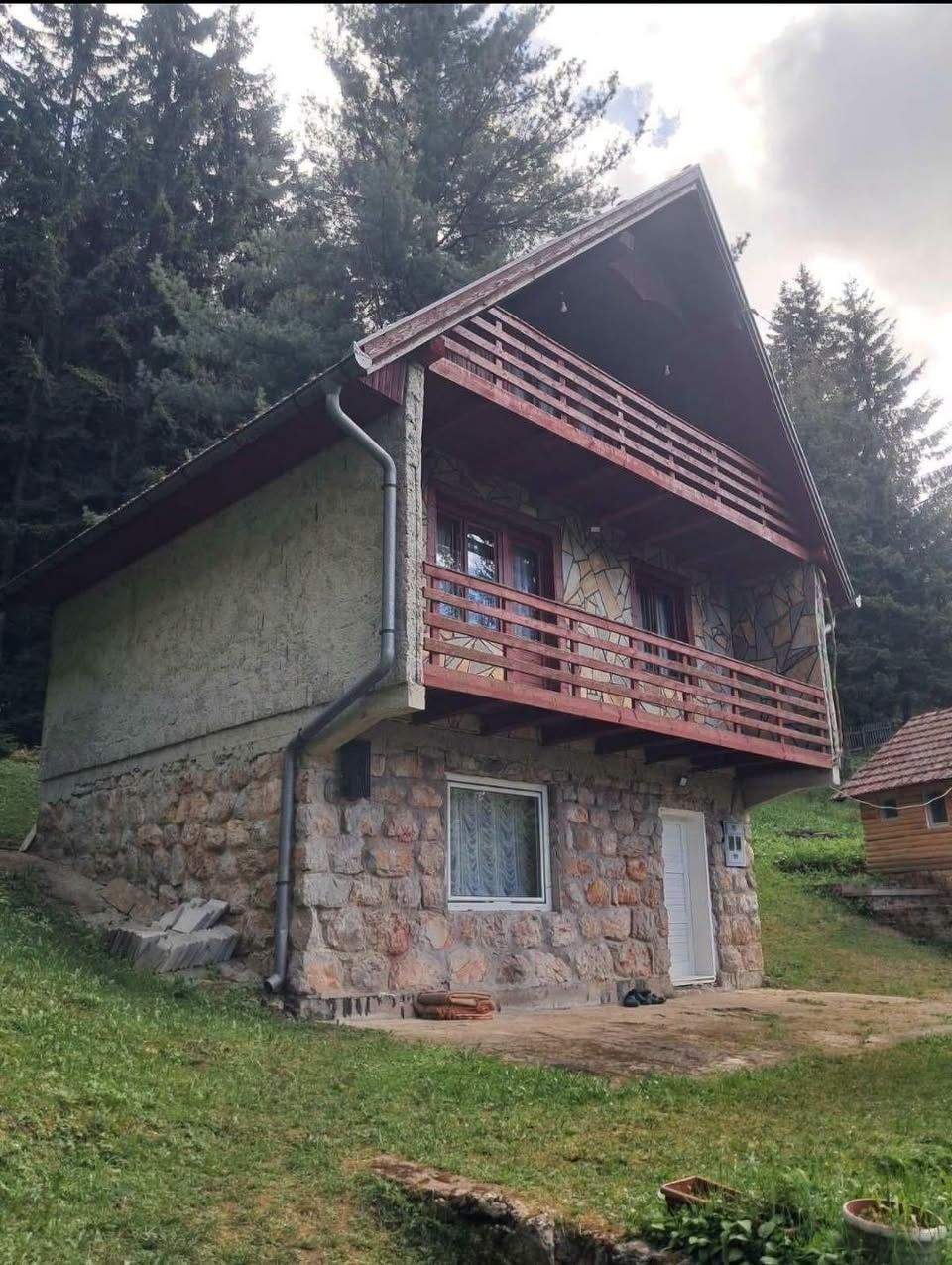 Vikendica u prirodnom okruženju, Gajevi, 117 m², zemljište 1834 m²