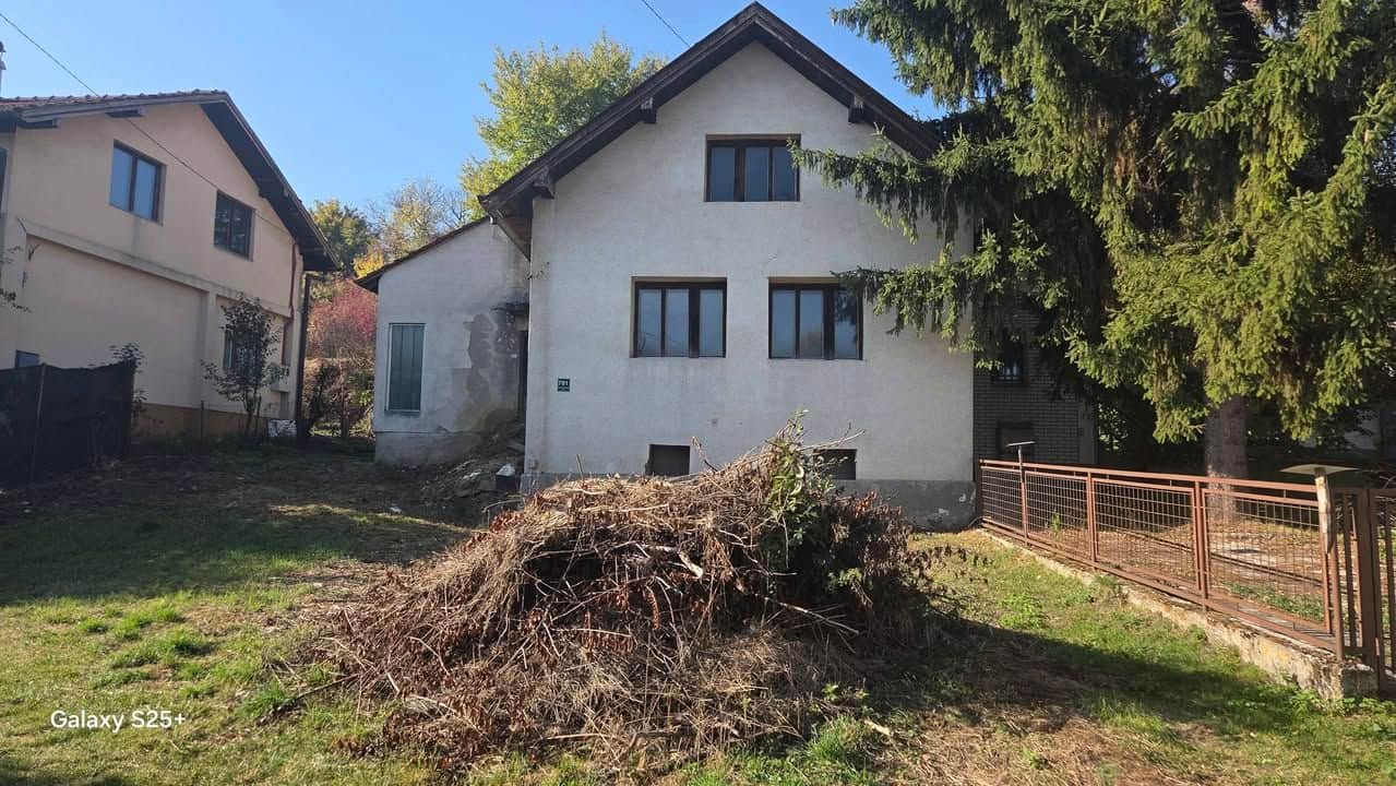 Kuća i okućnica, 2,5 dunuma zemlje, Osijek, Ilidža