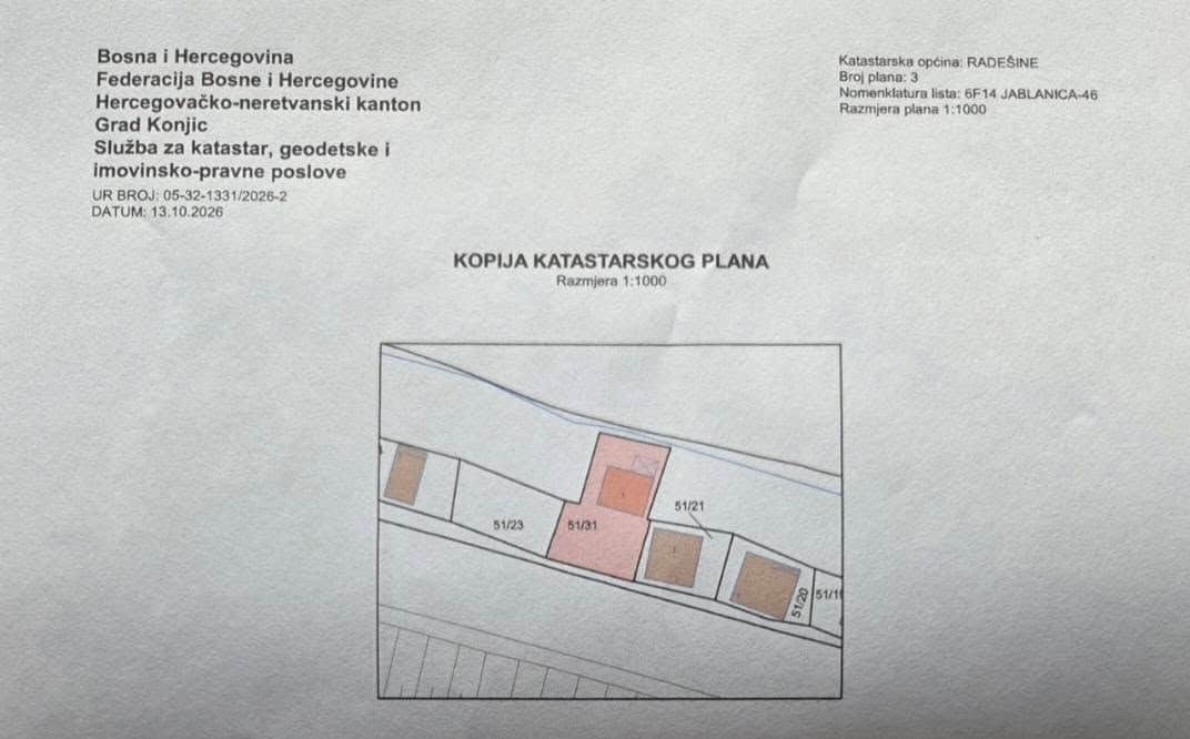 Kuća uz magistralni put M17, 120 m2, privatna plaža i parking