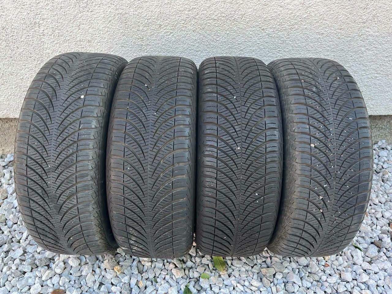 Goodyear 205/55 R16 zimske gume, 4 komada