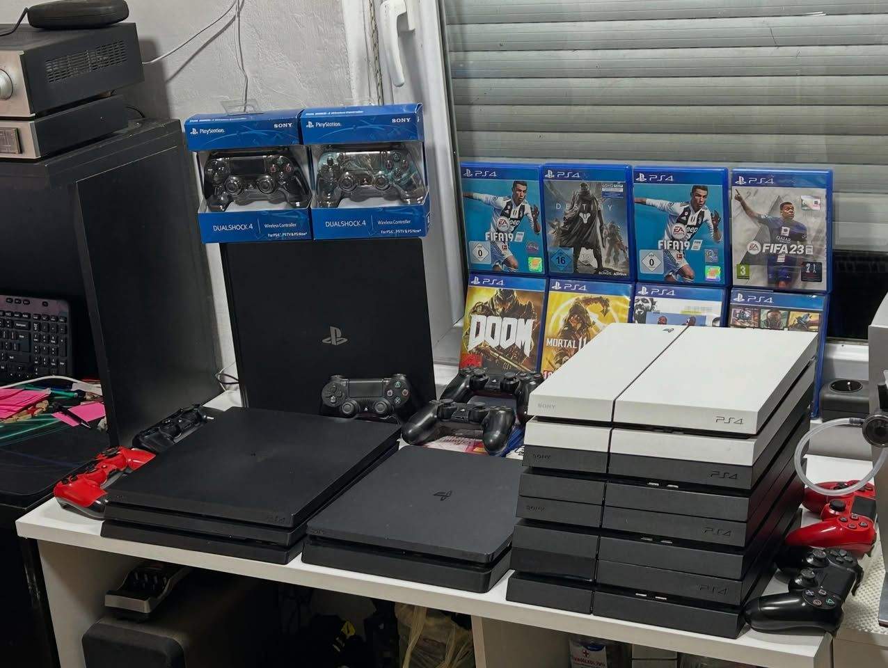 Sony PlayStation 4 konzole, Fat, Slim i Pro modeli