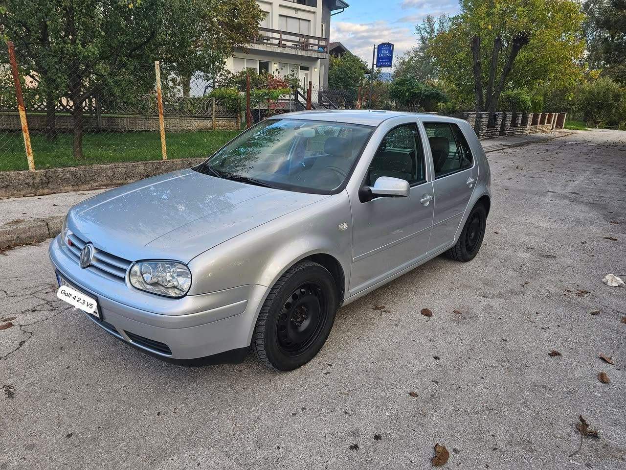 VW Golf 4 2.3 V5 benzin plin