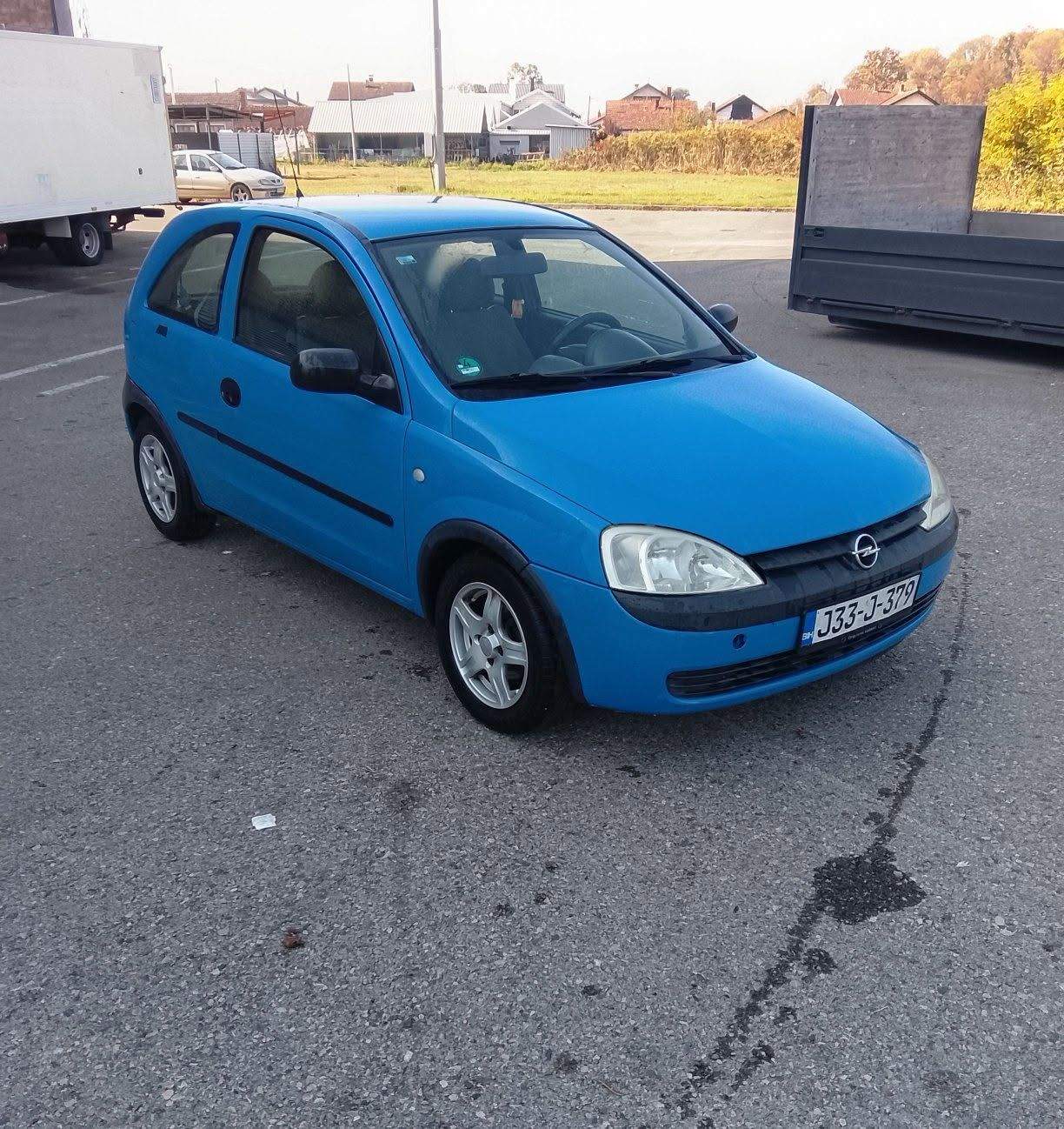 Opel Corsa 1.2 benzin, registrovana godinu dana