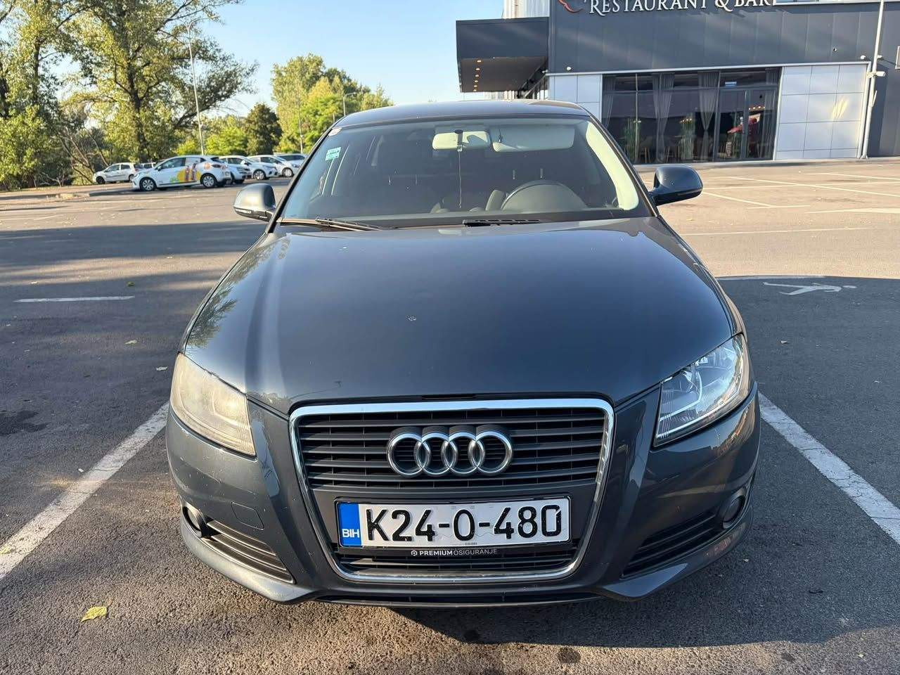 Automobil, godište 2010, redovno servisiran, ljetne i zimske gume sa felgama
