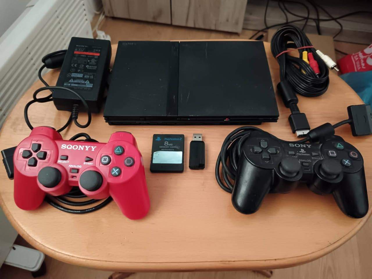 Sony PlayStation 2 Slim, čipovan, dvije ispravne kontrole