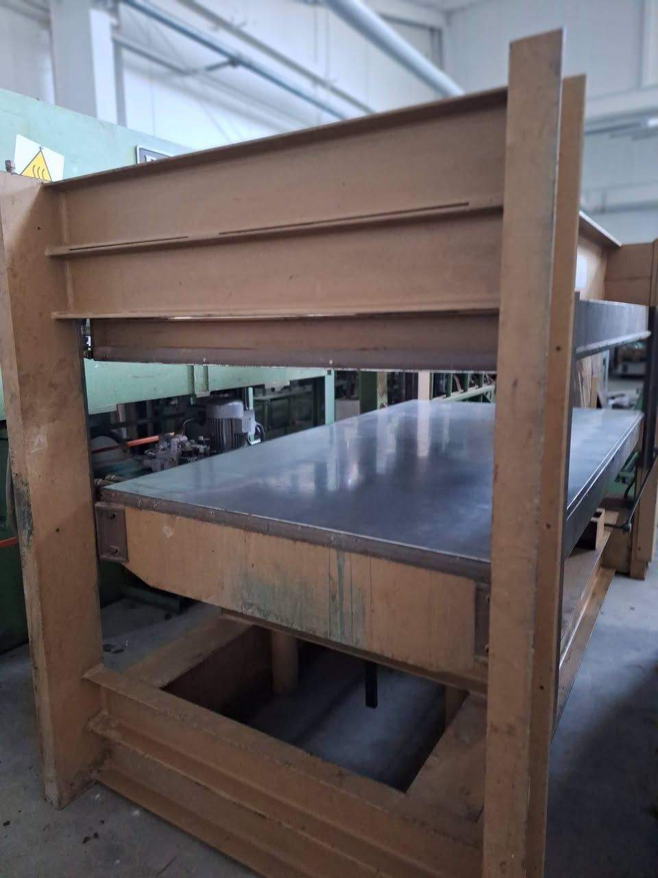 Furnir presa TIGER 2500 × 1300 mm, na vodu