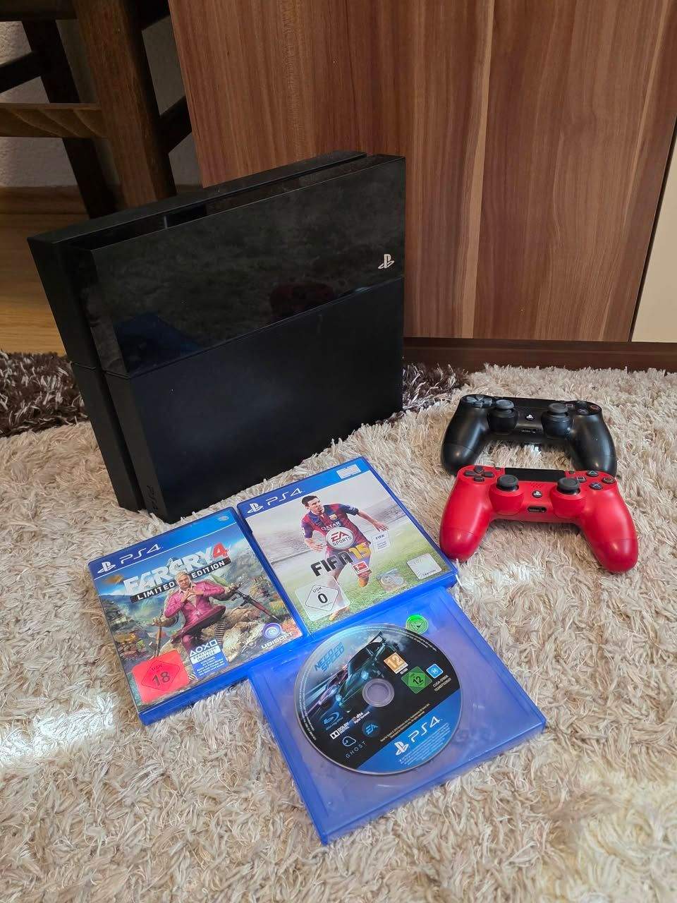 Playstation 4 sa 3 igre
