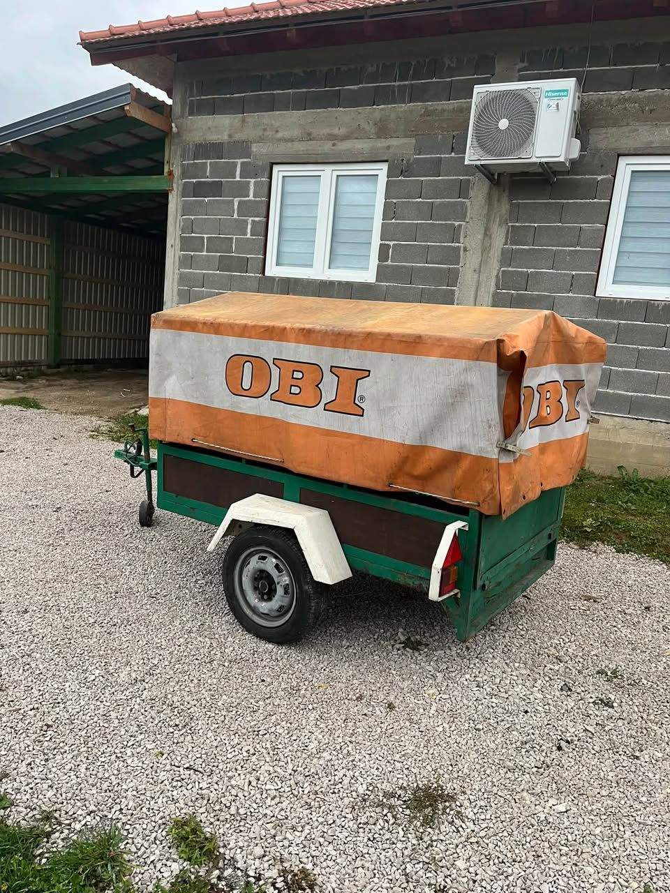 Auto prikolica 180x115, extra stanje, sa signalizacijom i ceradom