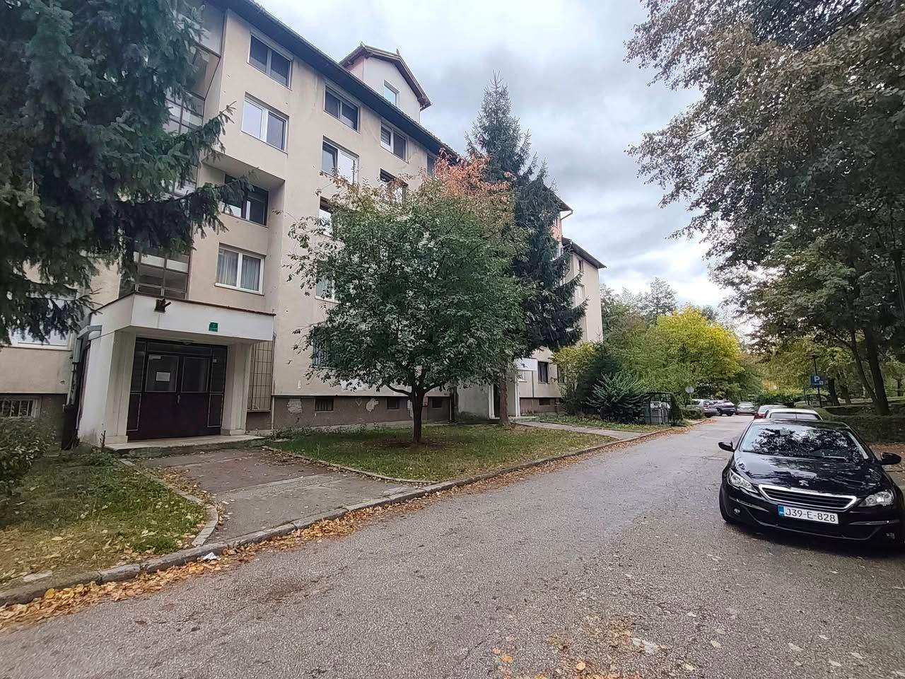 Četverosoban stan 83 m² s parkingom, Dobrinja IV
