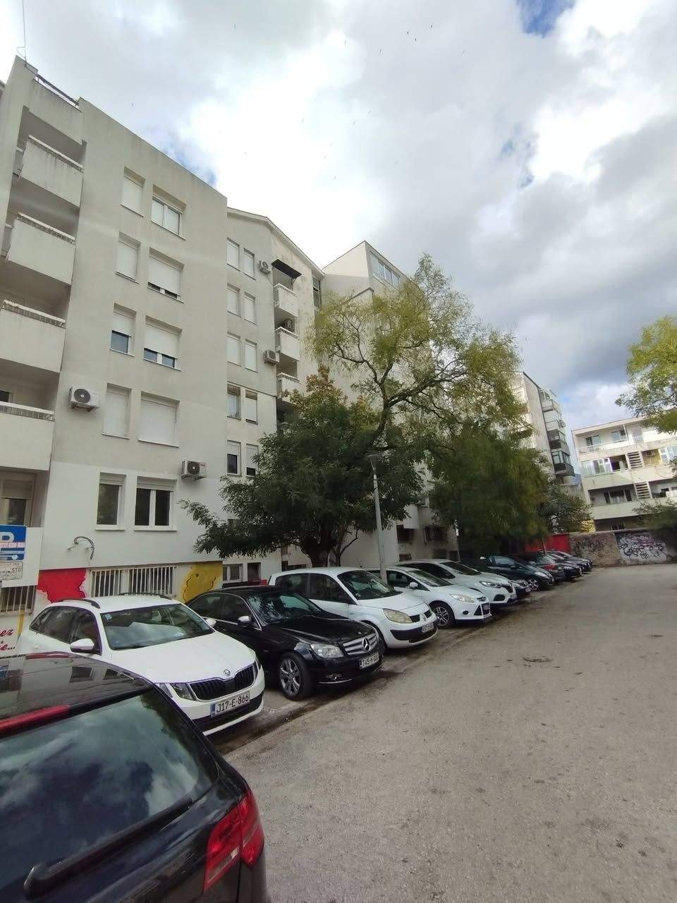 Stan 86 m2 u centru Mostara, mogućnost korištenja kao dvije stambene jedinice