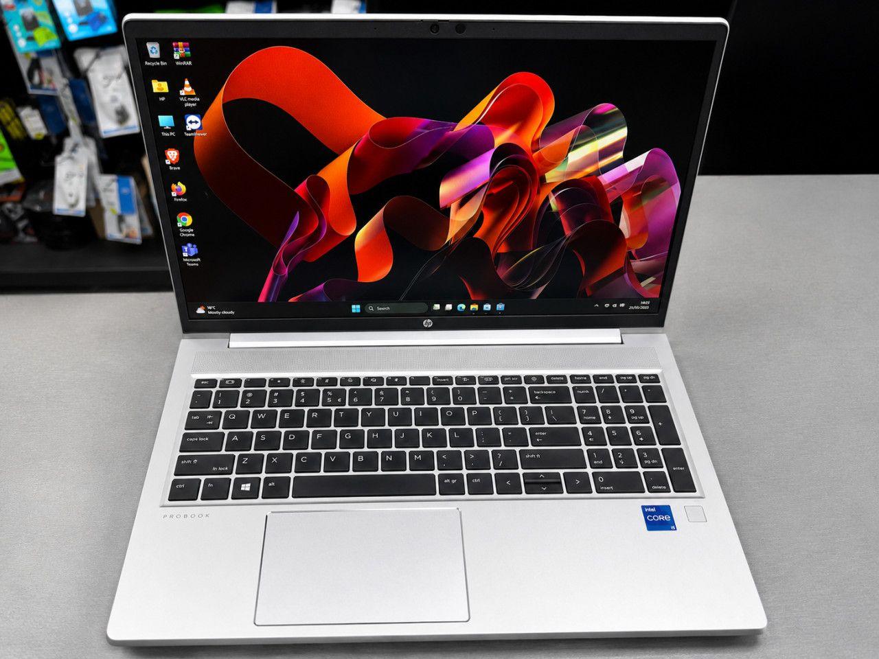 Laptop HP 450 G8 i5-1135G7 16GB/256GB + Bežične slušalice — slika 3 od 3