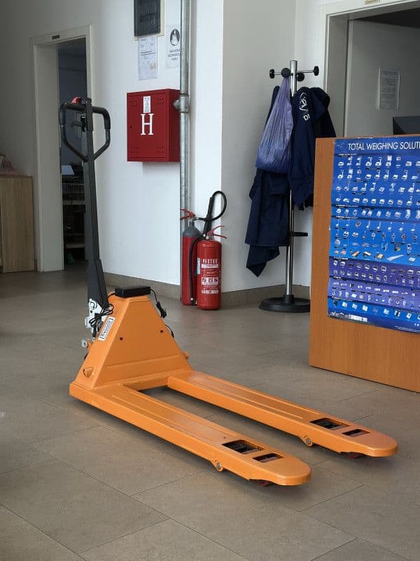 Poluautomatski ručni paletar 2 tone — slika 1 od 6